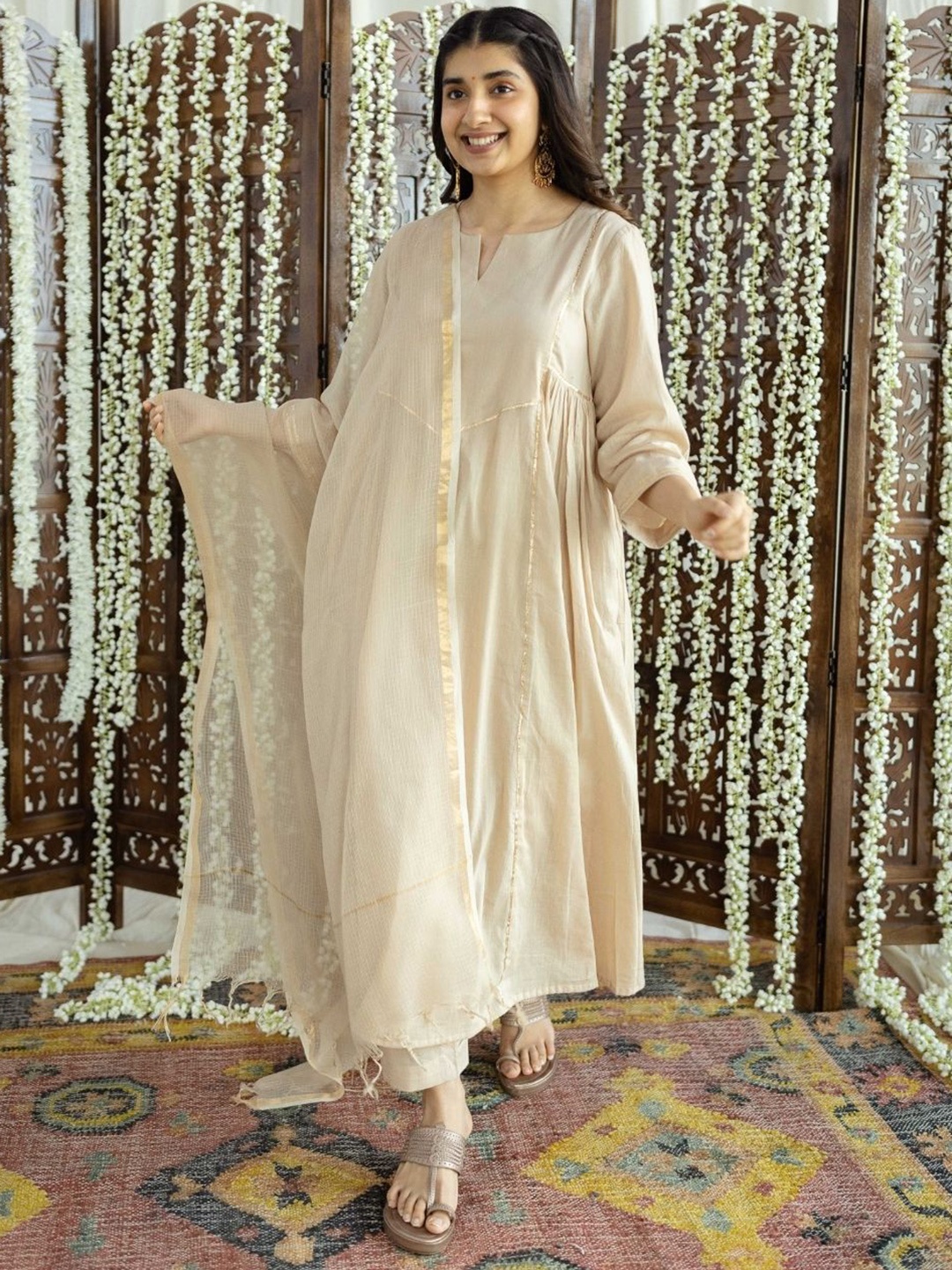 

THE INDIAN ETHNIC CO Panelled MulMul Pure Cotton Kurta With Trousers & Dupatta, Nude