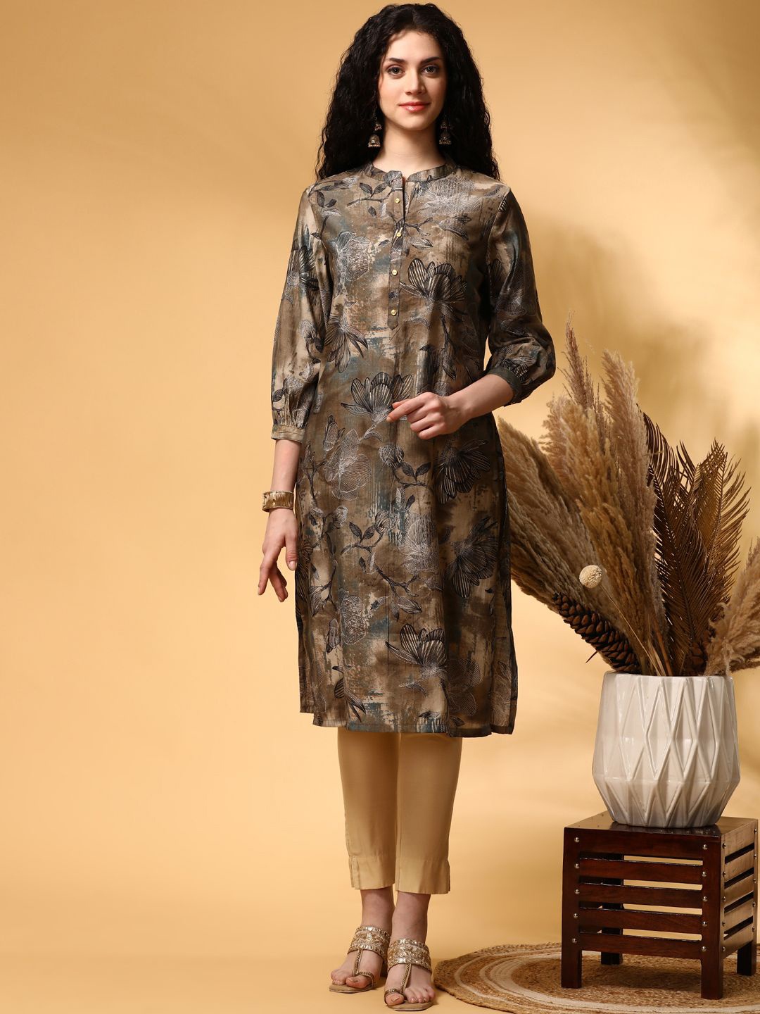 

Anouk Brown & Beige Floral Printed Mandarin Collar Cuffed Sleeves Straight Kurta