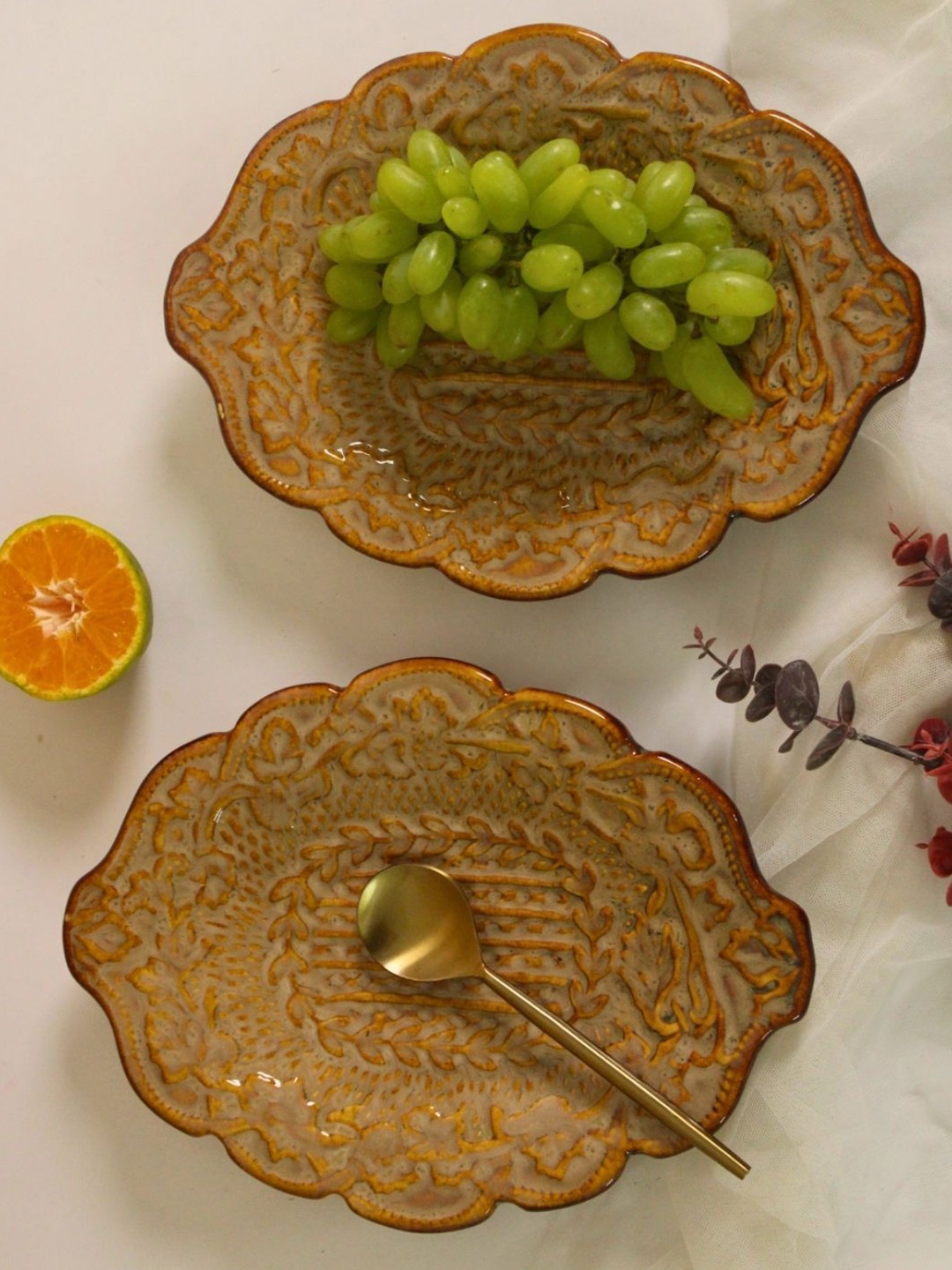 

WEAVING HOMES Cream-Coloured 2 Pieces Textured Ceramic Food Platter