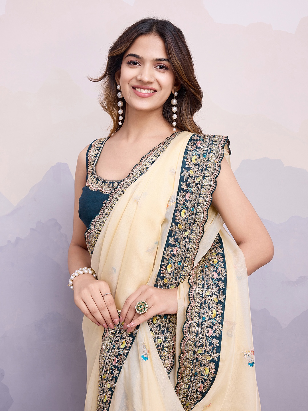 

VAIRAGEE Floral Embroidered Organza Saree, Cream