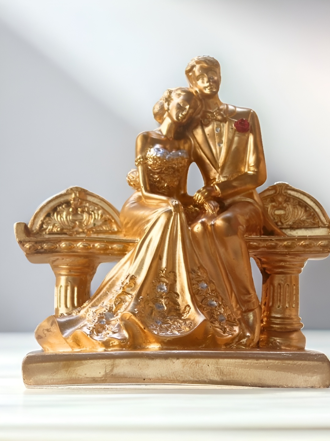 

BECKON VENTURE Gold-Toned Curio Showpiece