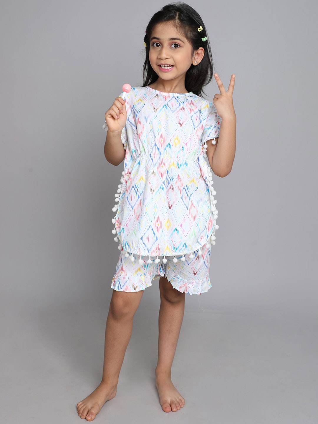 

Little Clothings Girls Printed Night suit, White