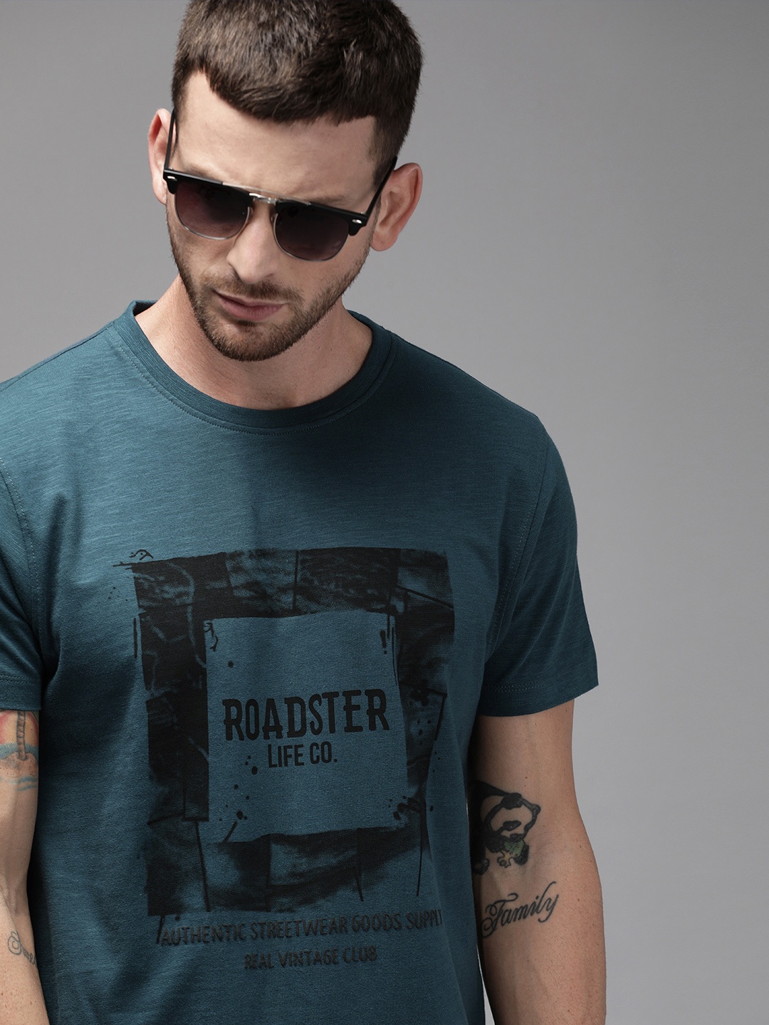 

The Roadster Lifestyle Co Men Teal Blue Black Printed Round Neck Pure Cotton T-shirt
