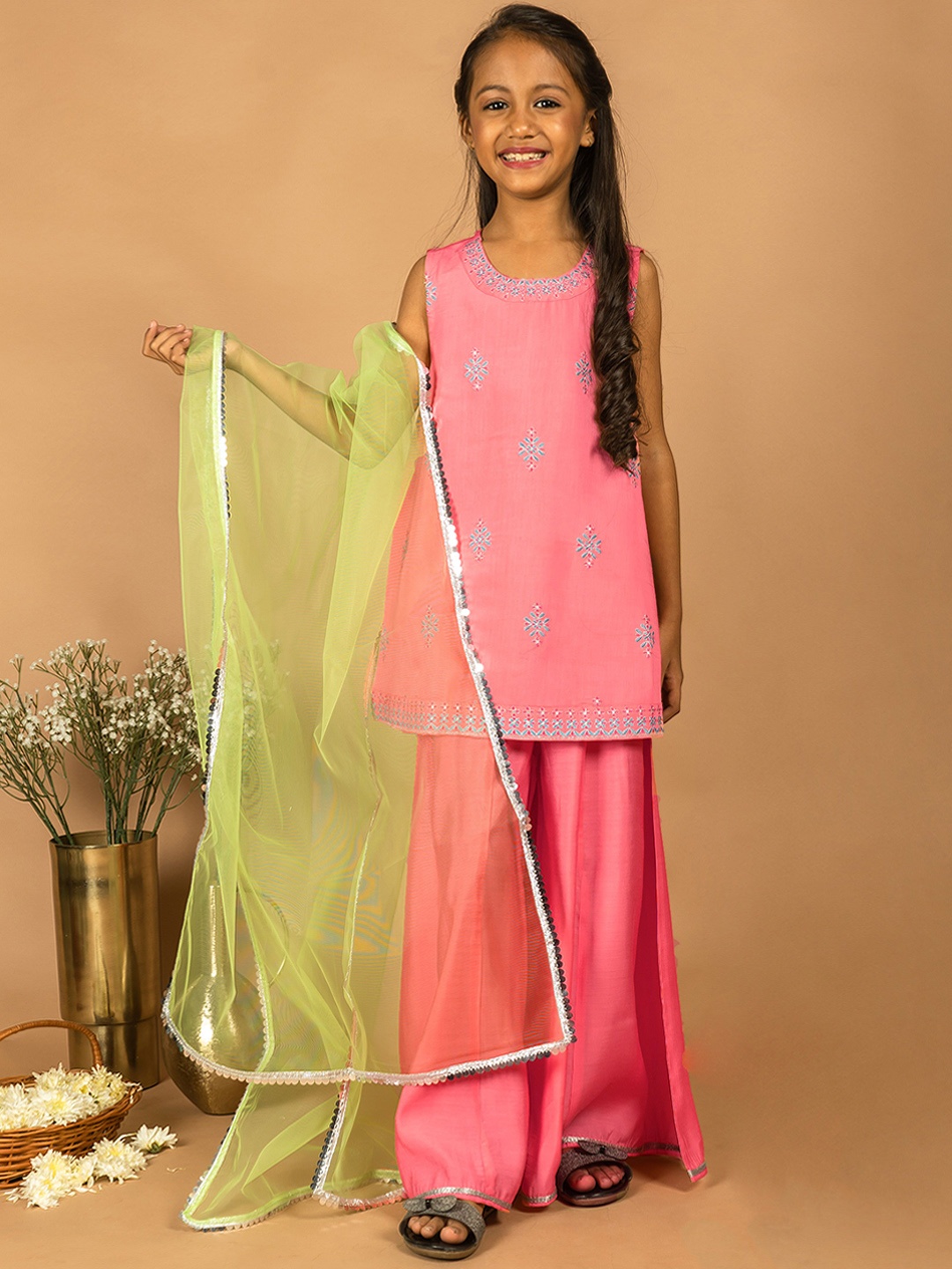 

KASYA Girls Ethnic Motifs Thread Work Regular Straight Kurta with Palazzos & Dupatta, Pink