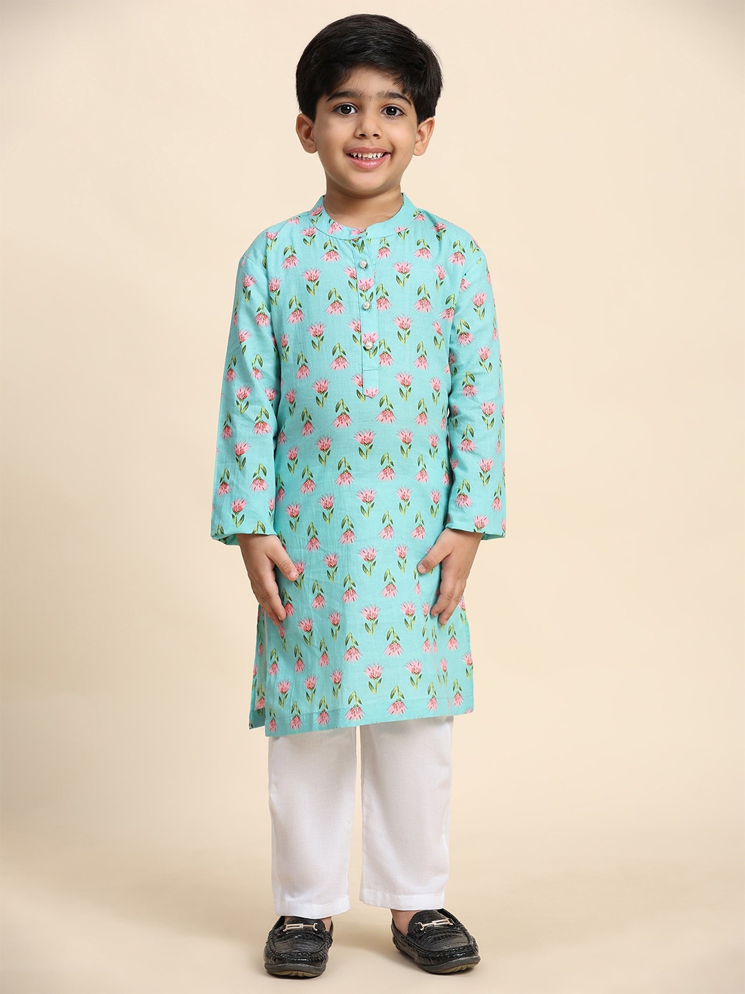 

Maaesa Boys Floral Printed Regular Beads and Stones Pure Cotton Kurta with Pyjamas, Green