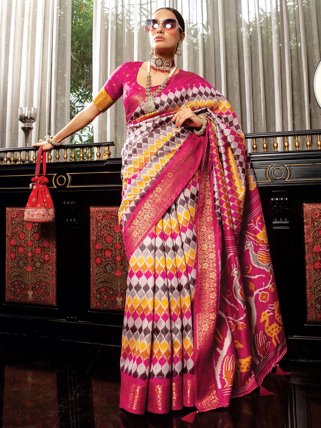 

Satrani Woven Design Zari Banarasi Saree, Pink