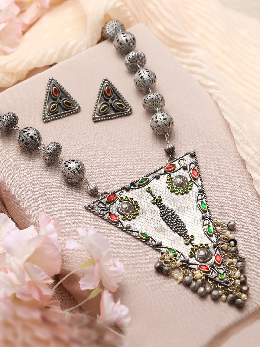 

Anouk Silver-Plated Kundan Studded & Ghungroo Beaded Oxidised Jewellery Set