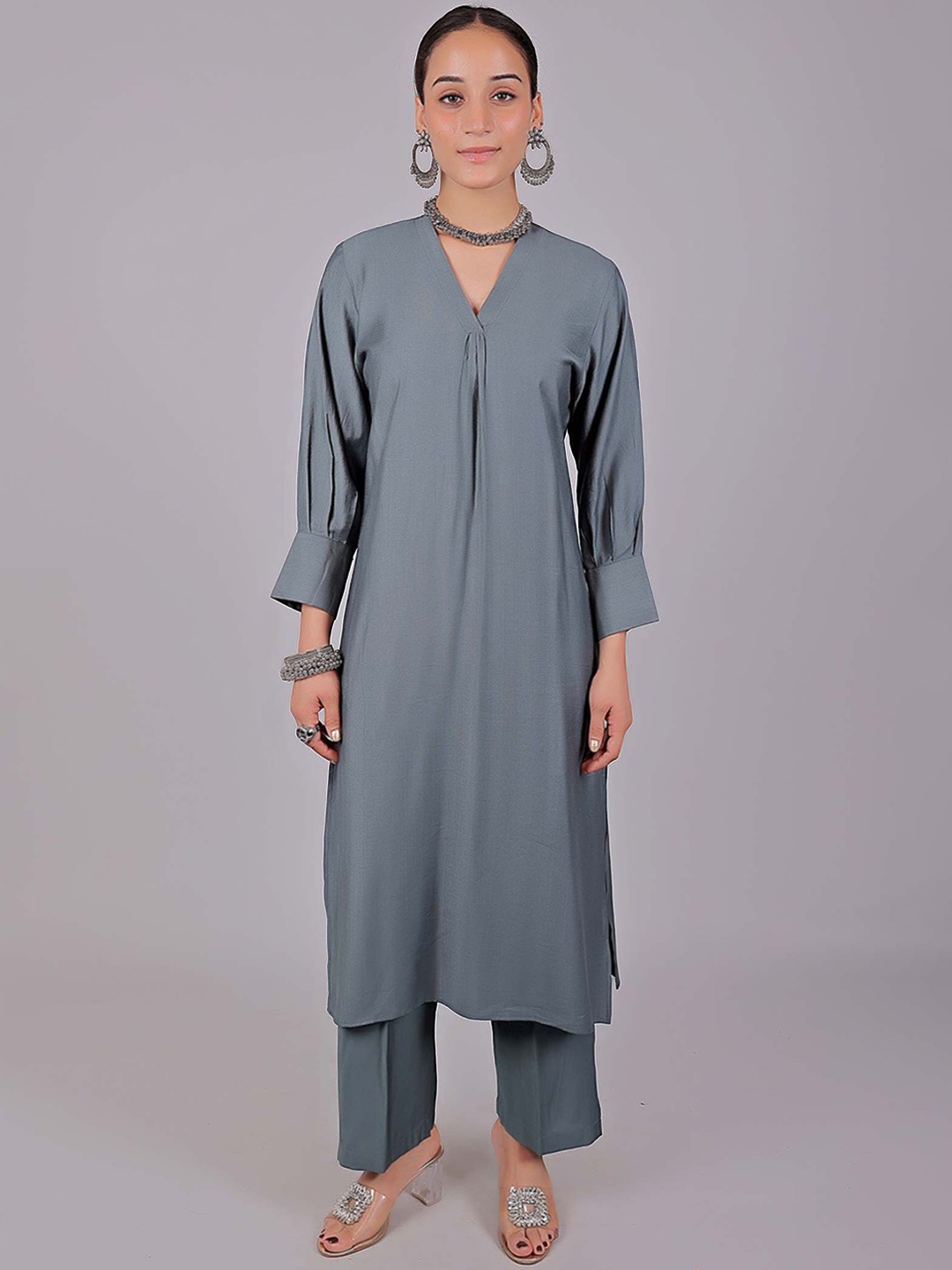 

BLUESAANCHI V-Neck Pakistani Style Kurta with Trousers, Grey