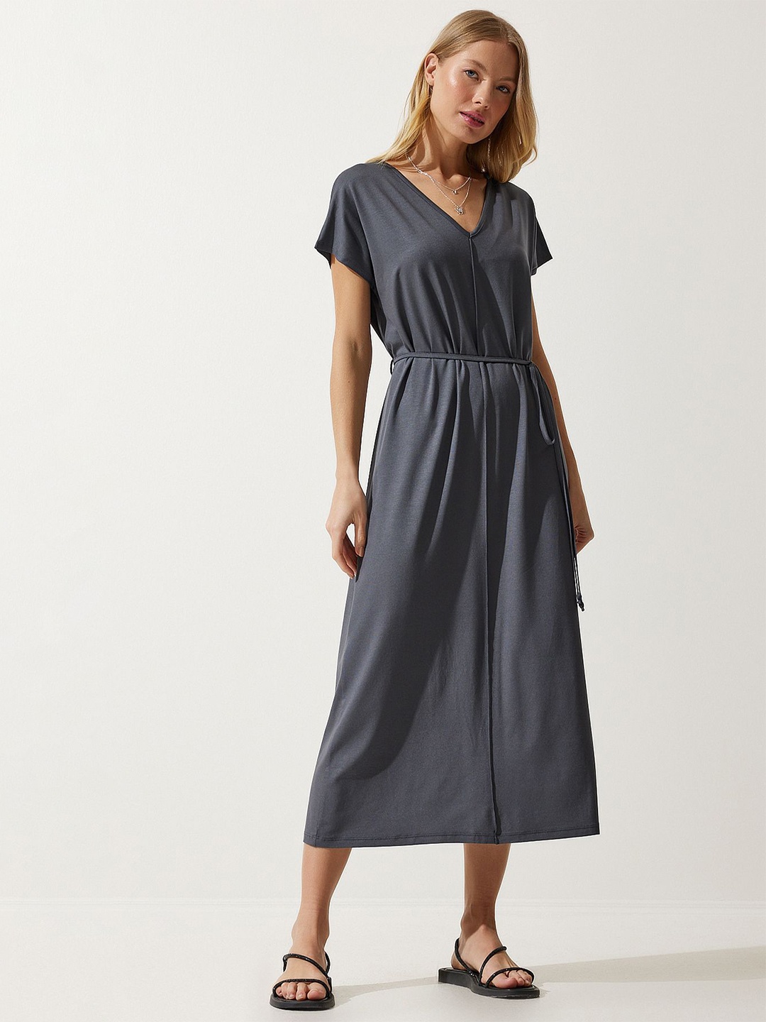 

Happiness istanbul Solid A-Line Midi Dress, Grey