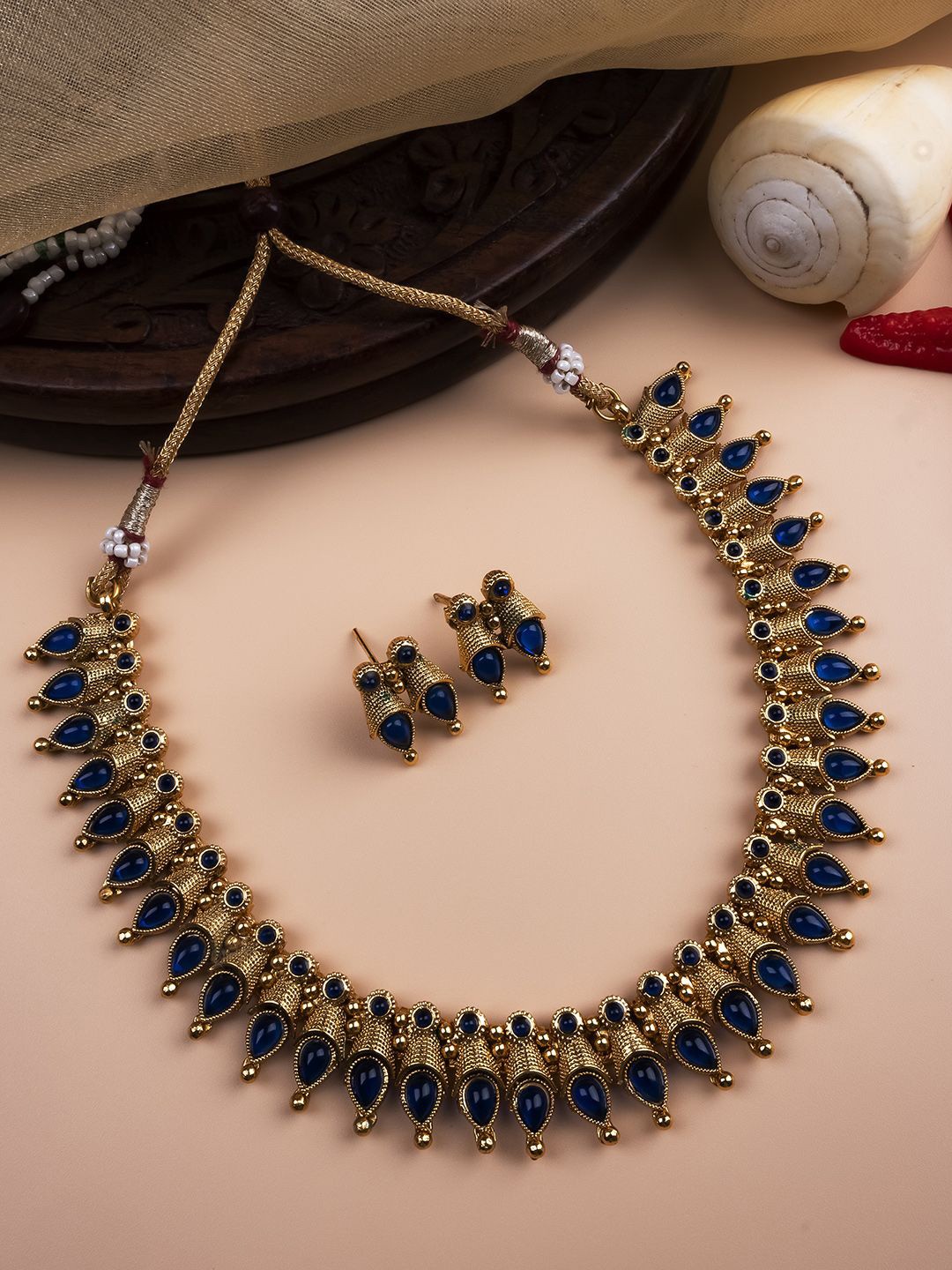 

StileAdda Gold-Plated Stone-Studded Kemp Leaf Jewellery Set