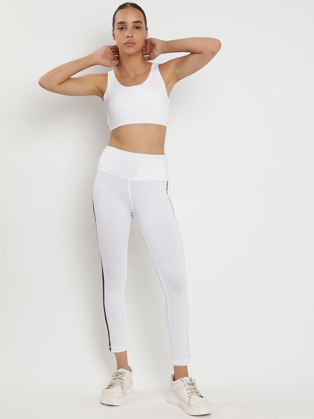 

Wearjukebox Synergy Sports Bra With High Rise Tights, White