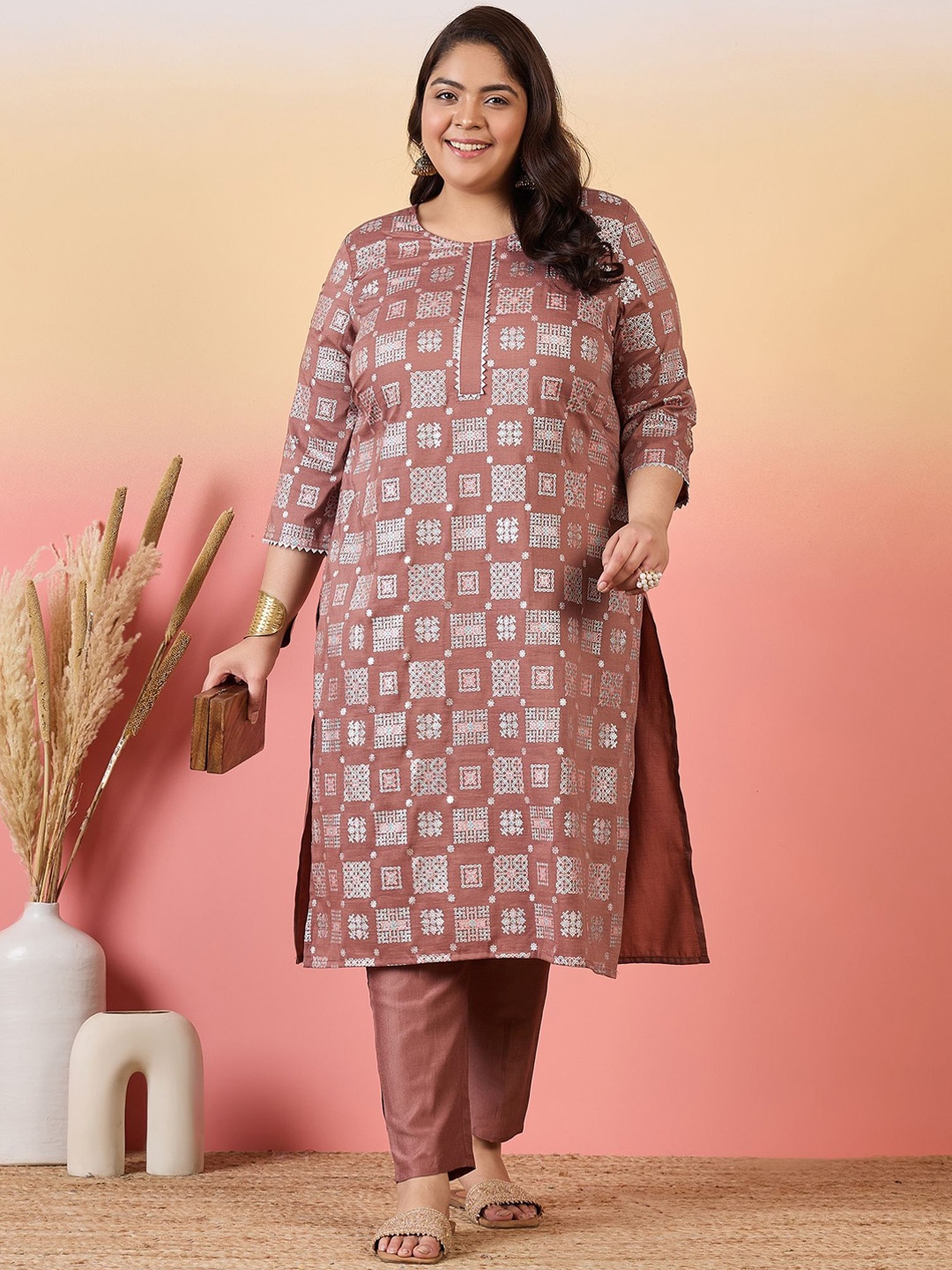 

Sztori Women Floral Printed Regular Kurta with Trousers, Brown