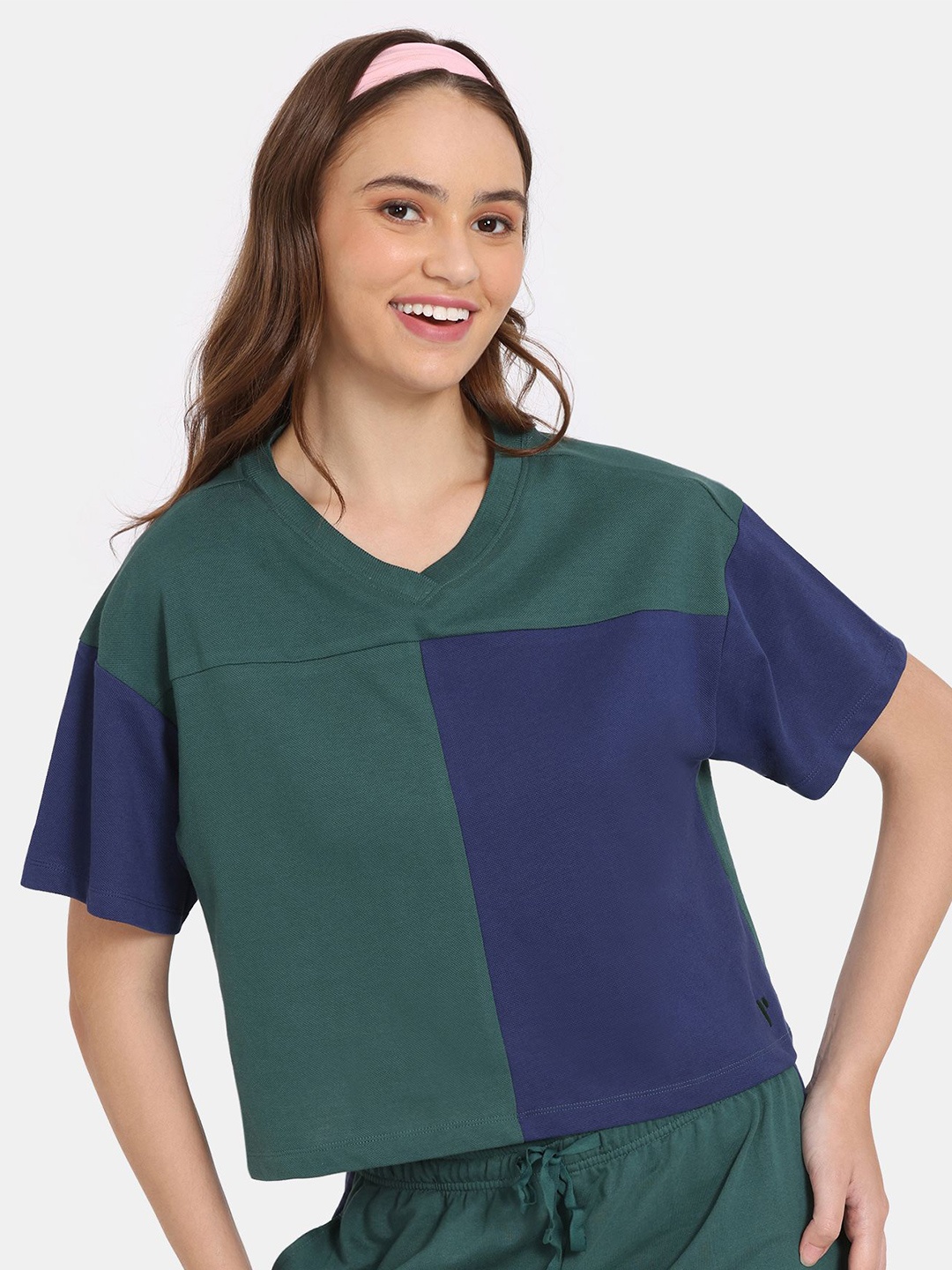 

Rosaline by Zivame Colourblocked Extended Sleeves Cotton Top, Green