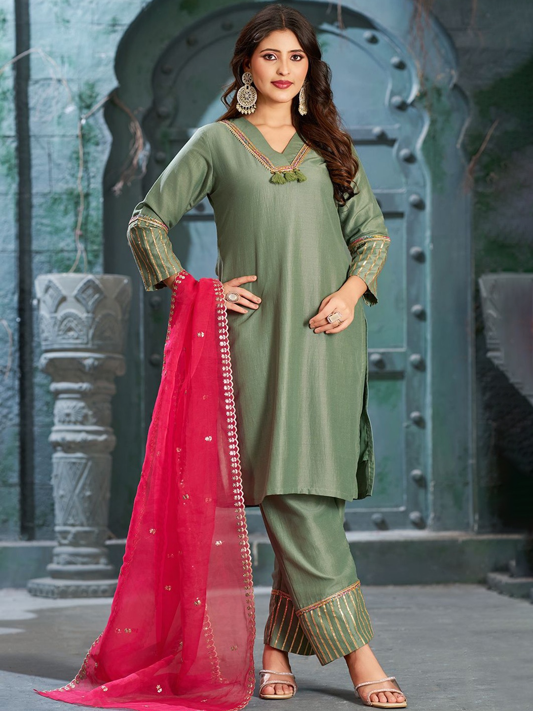 

Curvy Lane Women Embroidered Regular Kurta with Trousers & With Dupatta, Green