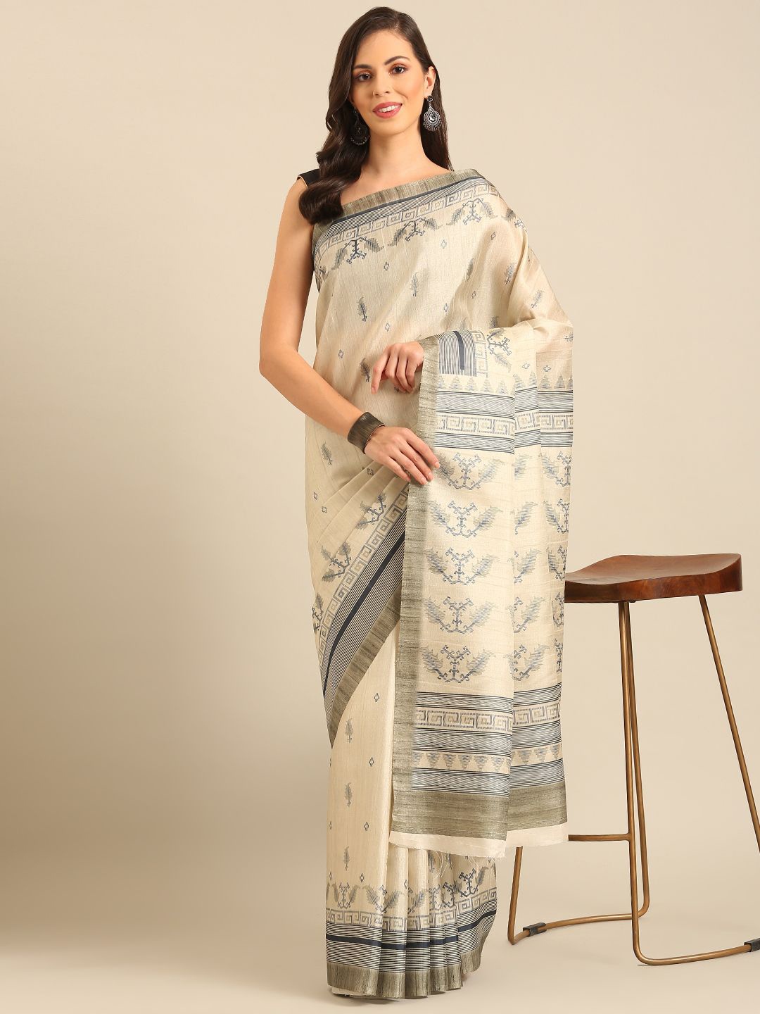 

Ishin Ethnic Motifs Saree, Cream