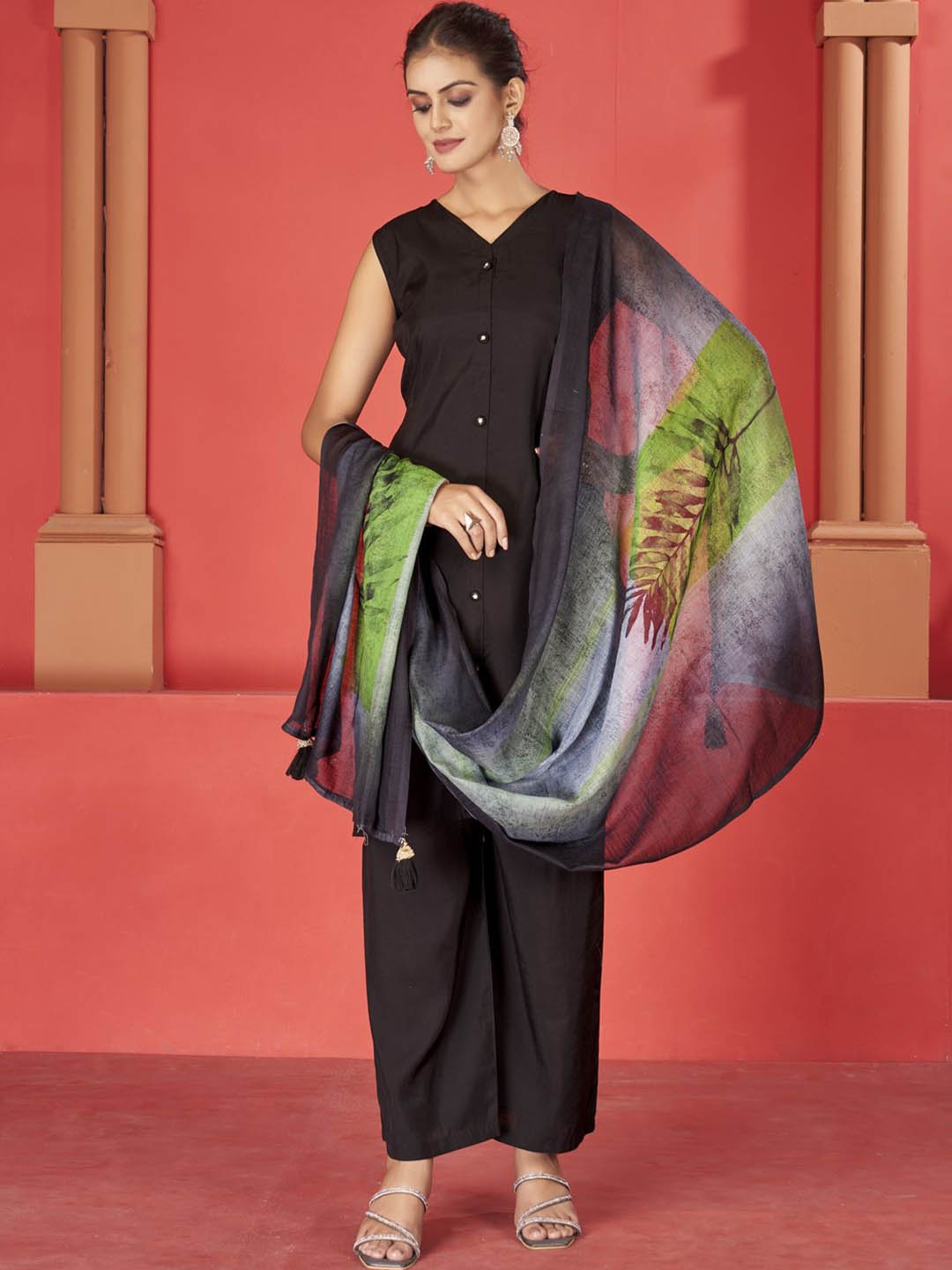 

MINGORA Women Regular Kurti with Trousers & With Dupatta, Black