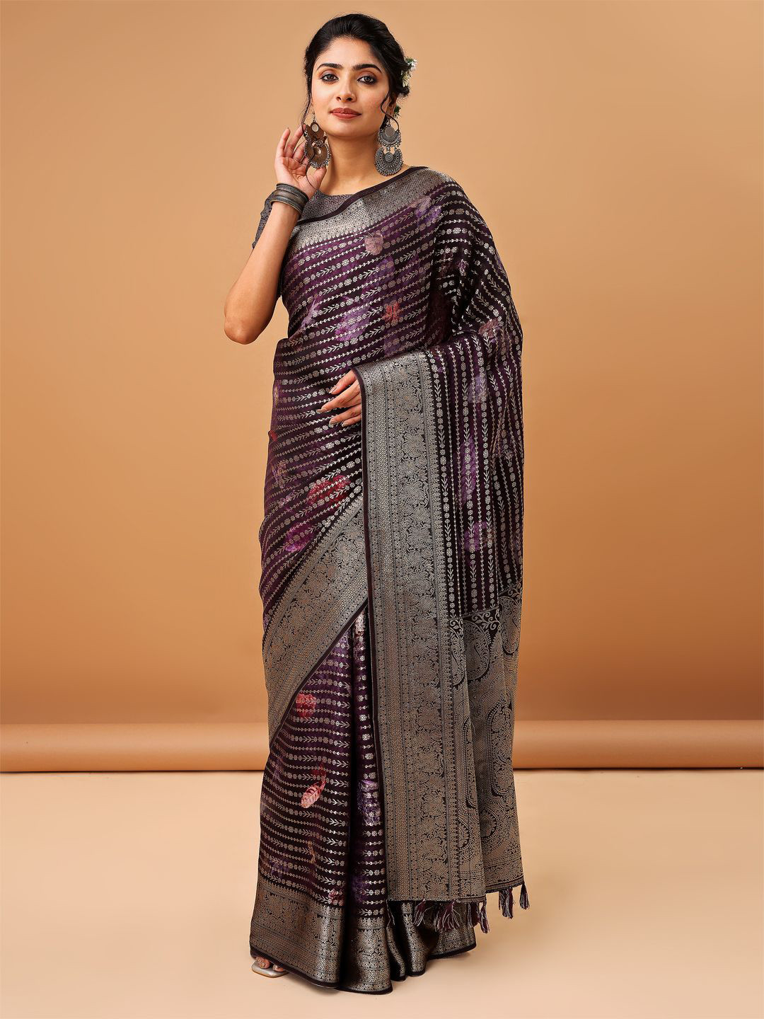 

ETHNIC TODAY Floral Printed Zari Saree, Purple
