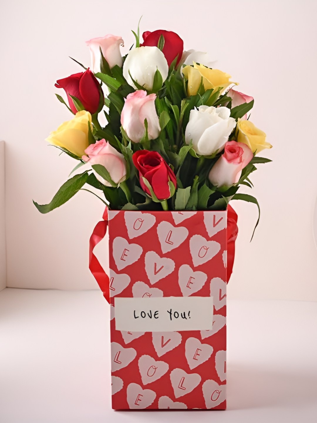 

Floweraura Red & White 12 Pieces Fresh Roses Bouquet