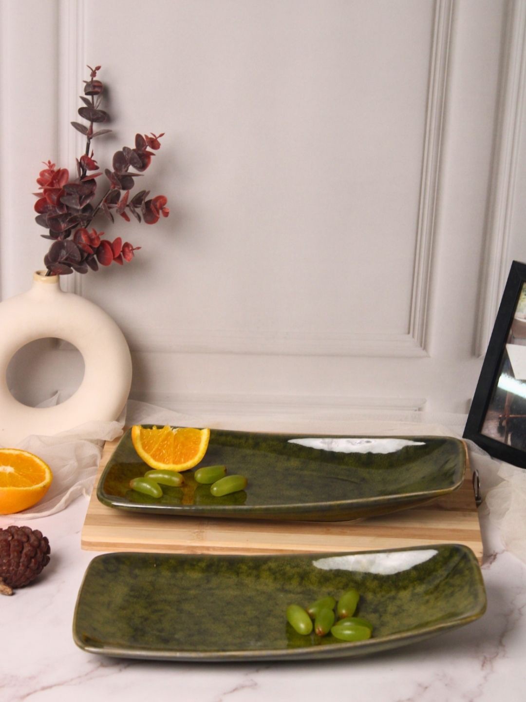 

WEAVING HOMES Green Ceramic Food Platter