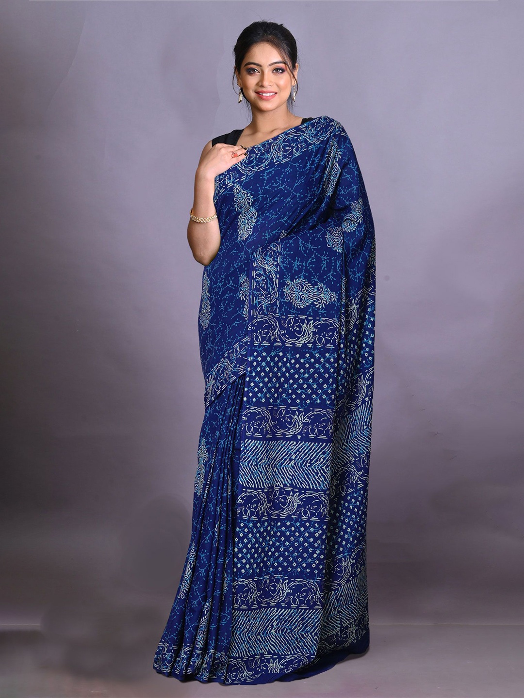 

Unnati Silks Ethnic Motifs Pure Cotton Handloom Block Print Saree, Navy blue