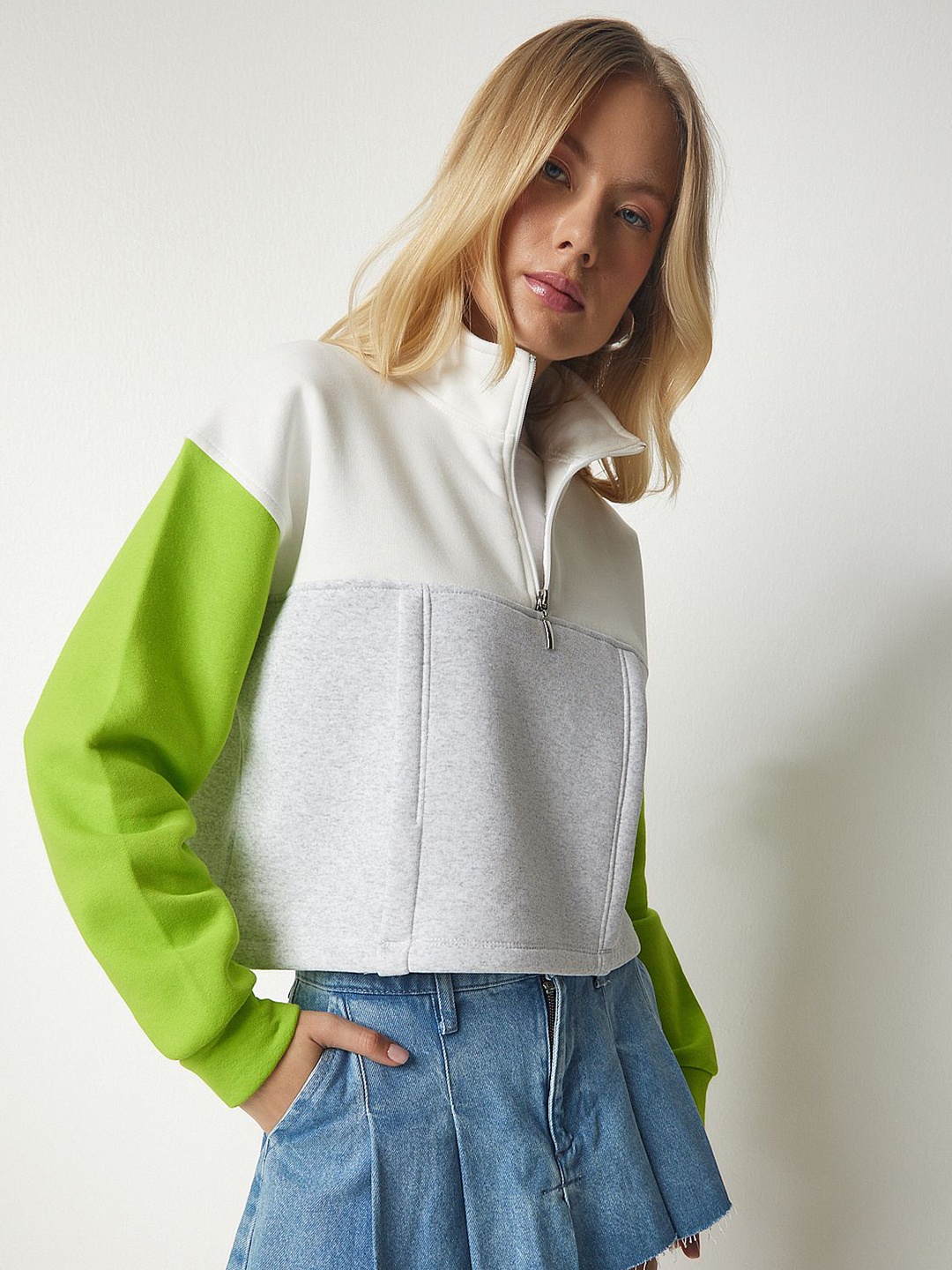 

Happiness istanbul Women Colourblocked Sweatshirt, Na