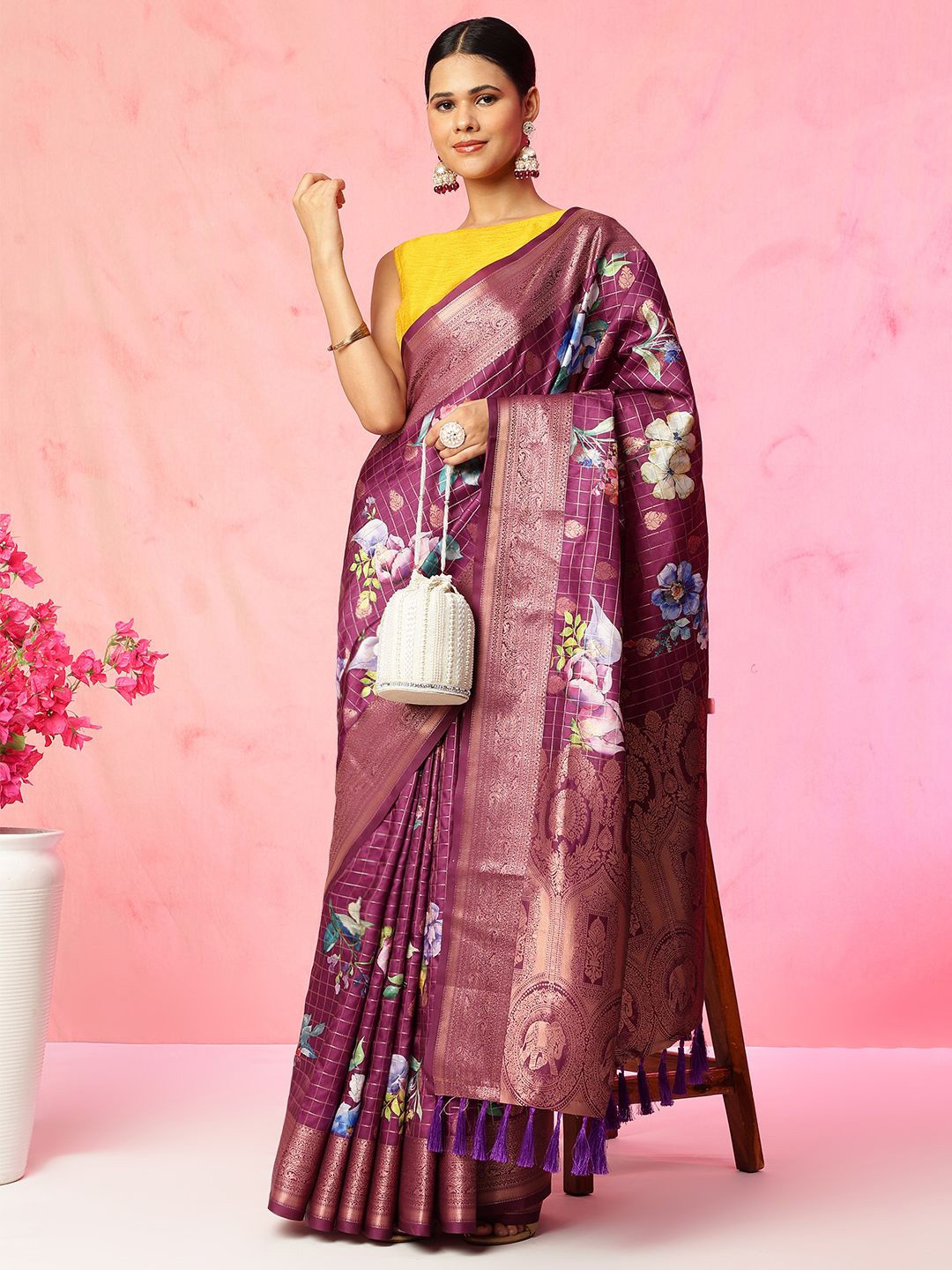 

JUST FASHION Floral Zari Silk Blend Banarasi Saree, Burgundy