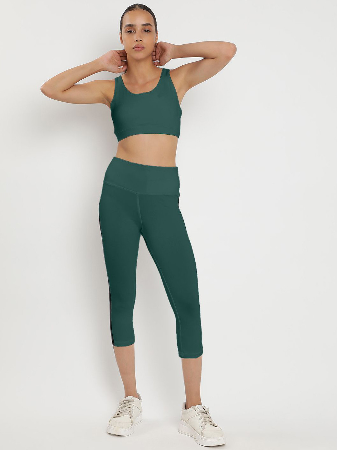 

Wearjukebox Synergy Sports Bra With High Rise Tights, Green
