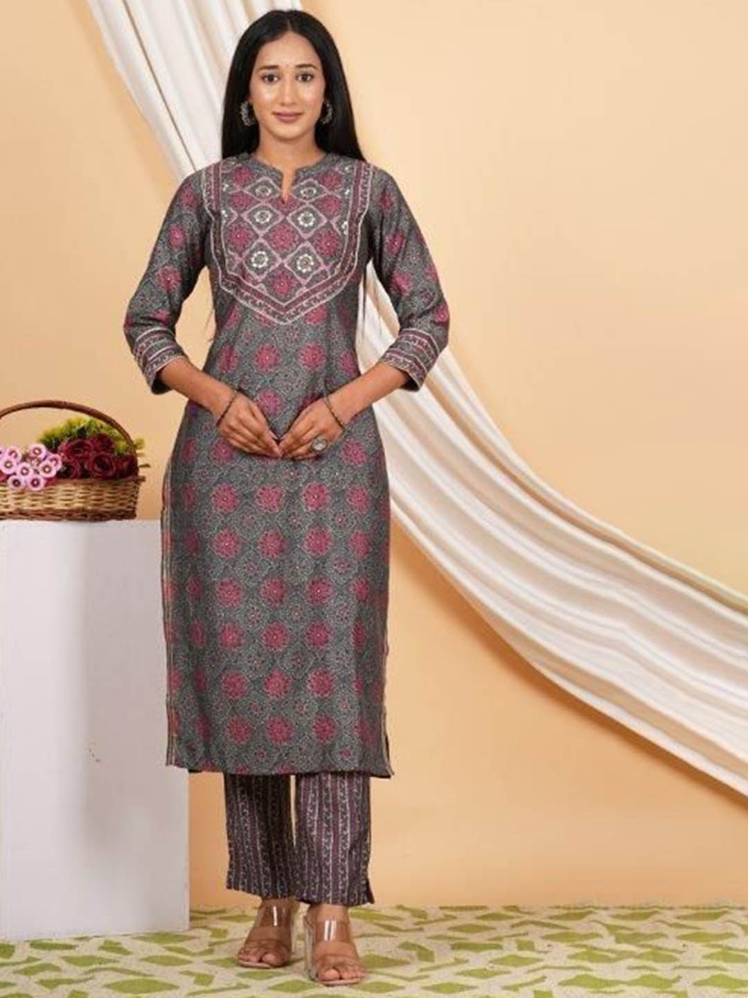 

ZOYOTO Floral Printed Pure Cotton Straight Kurta with Trousers, Grey