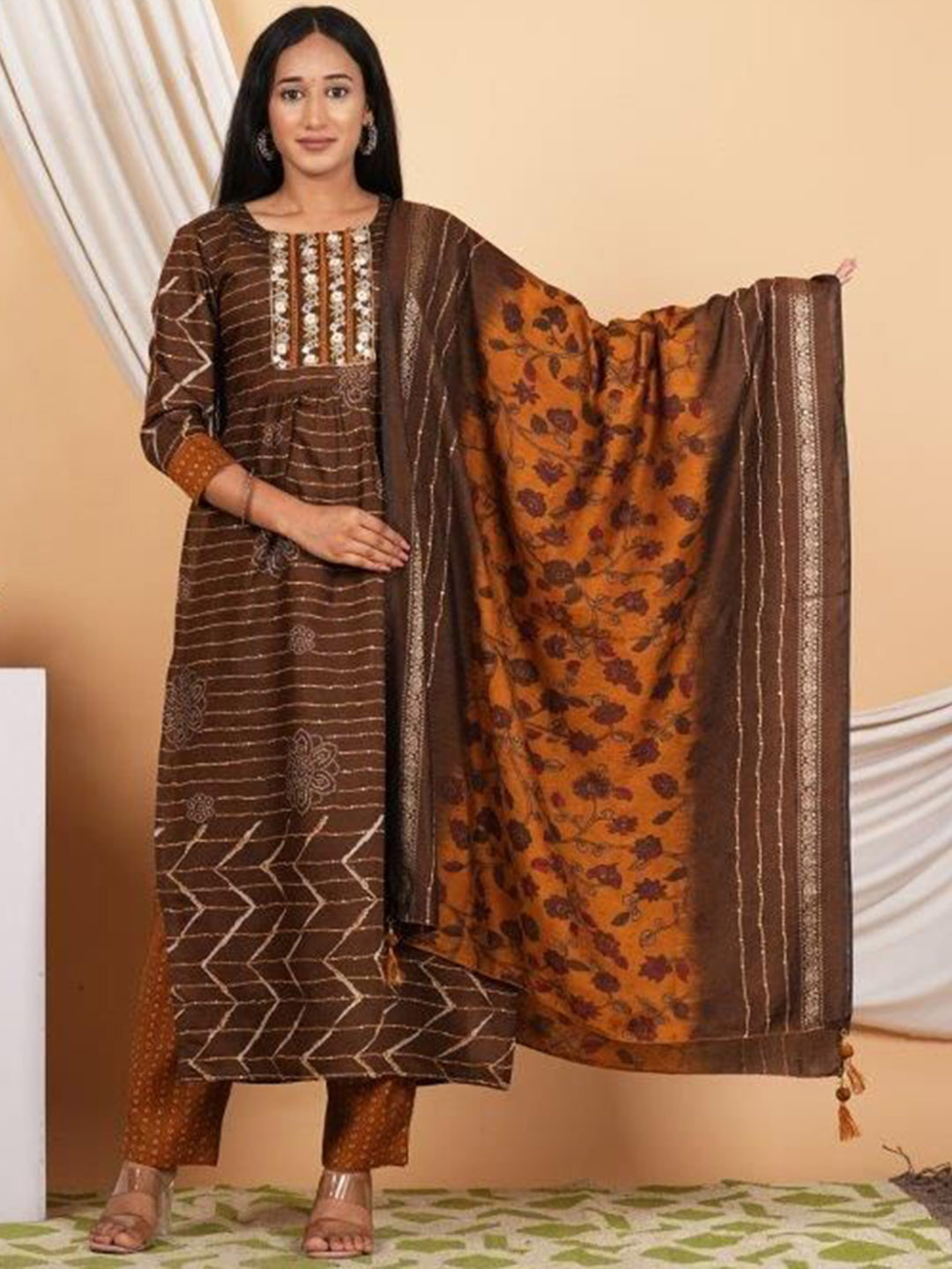 

ZOYOTO Floral Printed Straight Kurta & Trousers With Dupatta, Brown