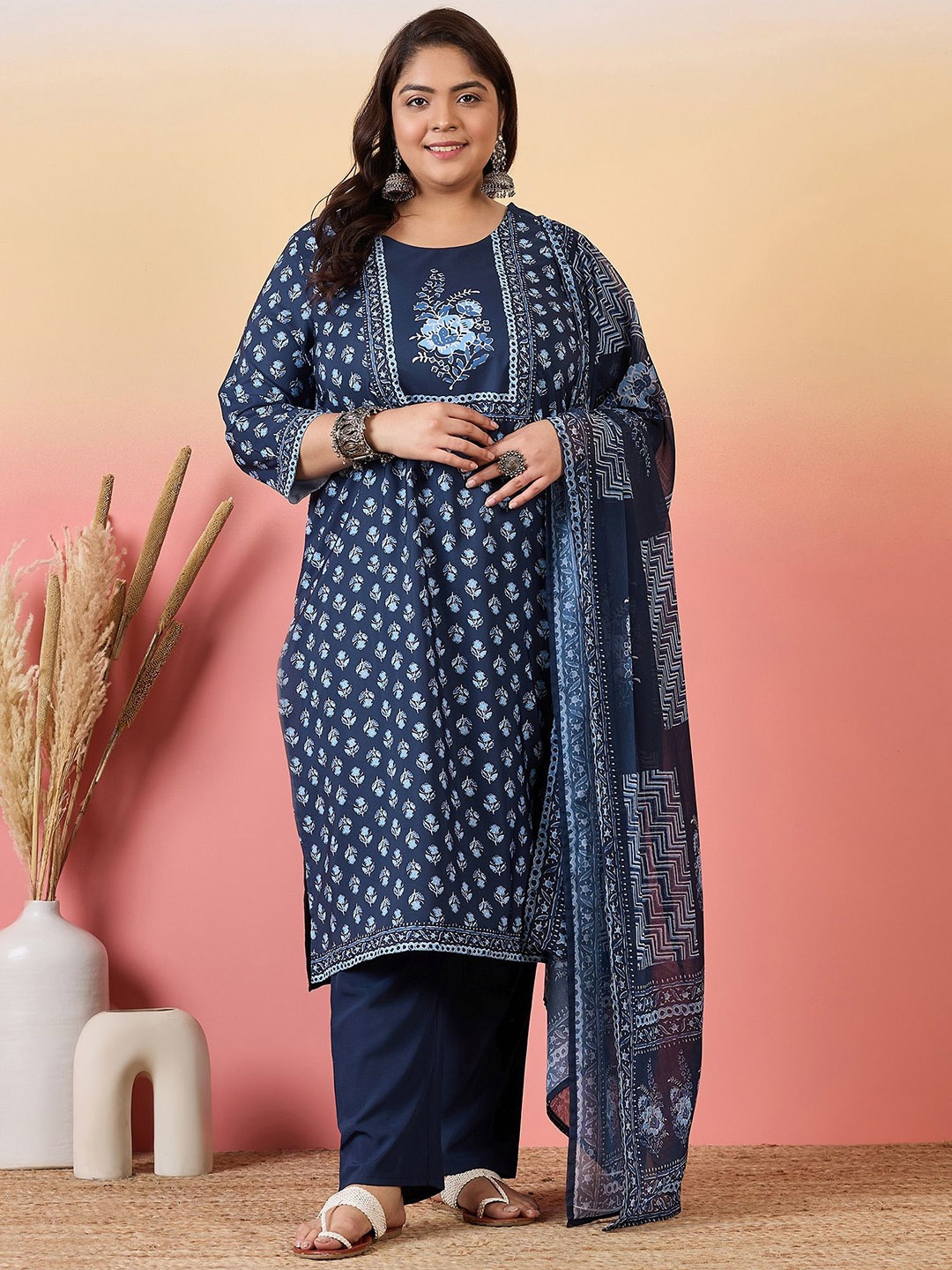 

Sztori Women Floral Printed Regular Kurta with Trousers & With Dupatta, Navy blue