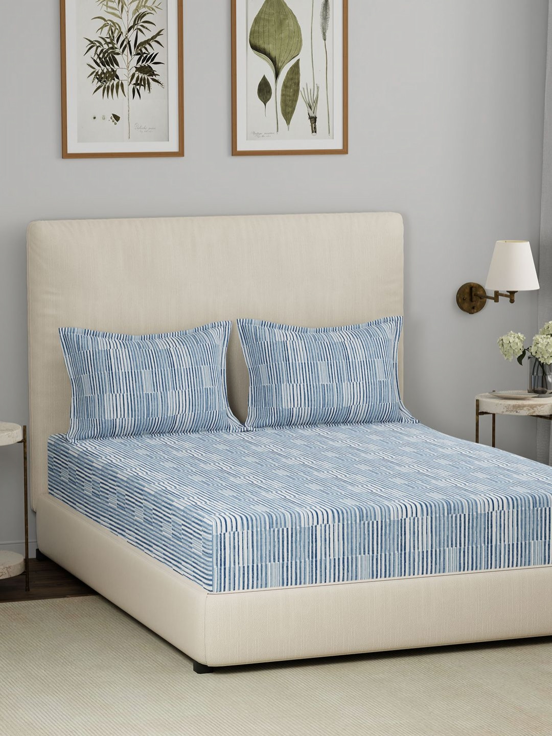 

MASPAR Eclectic Garden Blue & White Printed 144TC Cotton King Bedsheet & 2 Pillow Covers