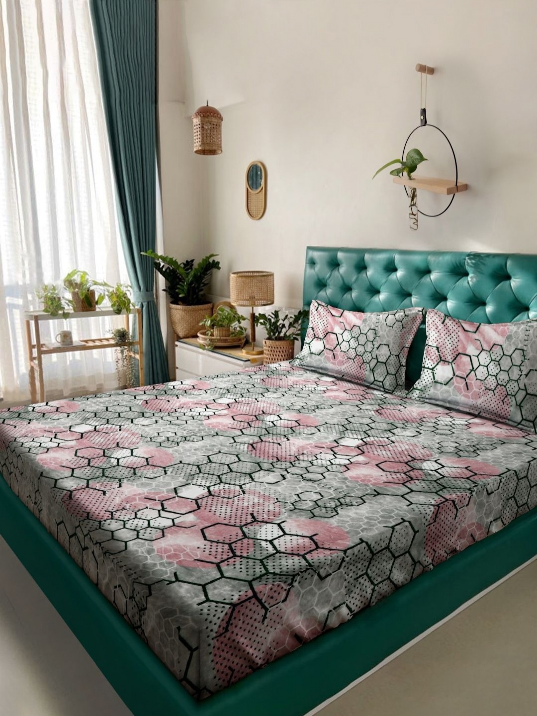

KLOTTHE Grey & Pink Geometric Printed 300TC Woolen Double King Bedsheet & Pillow Covers, Green