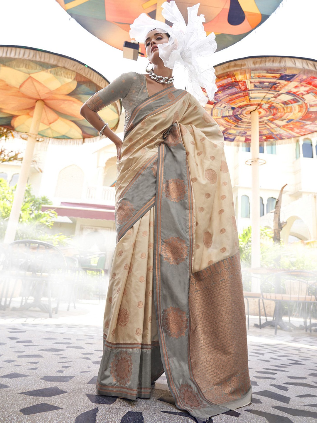 

elora Woven Design Zari Silk Blend Banarasi Saree, Beige