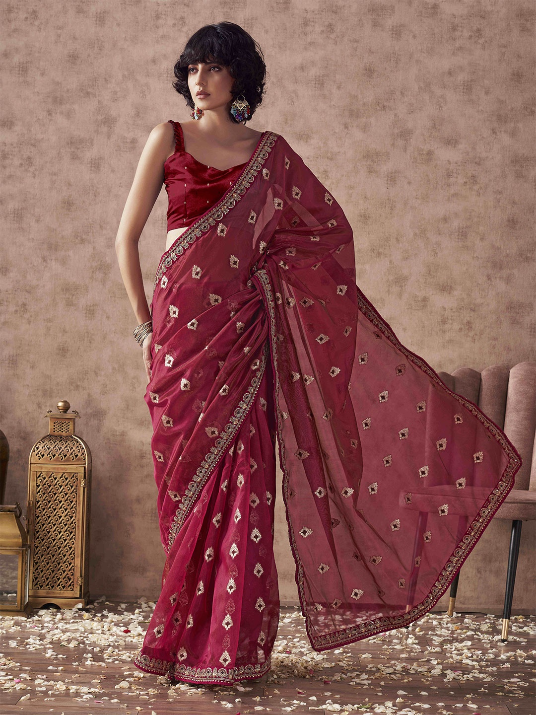 

Tikhi Imli Woven Design Beads and Stones Linen Blend Saree, Pink