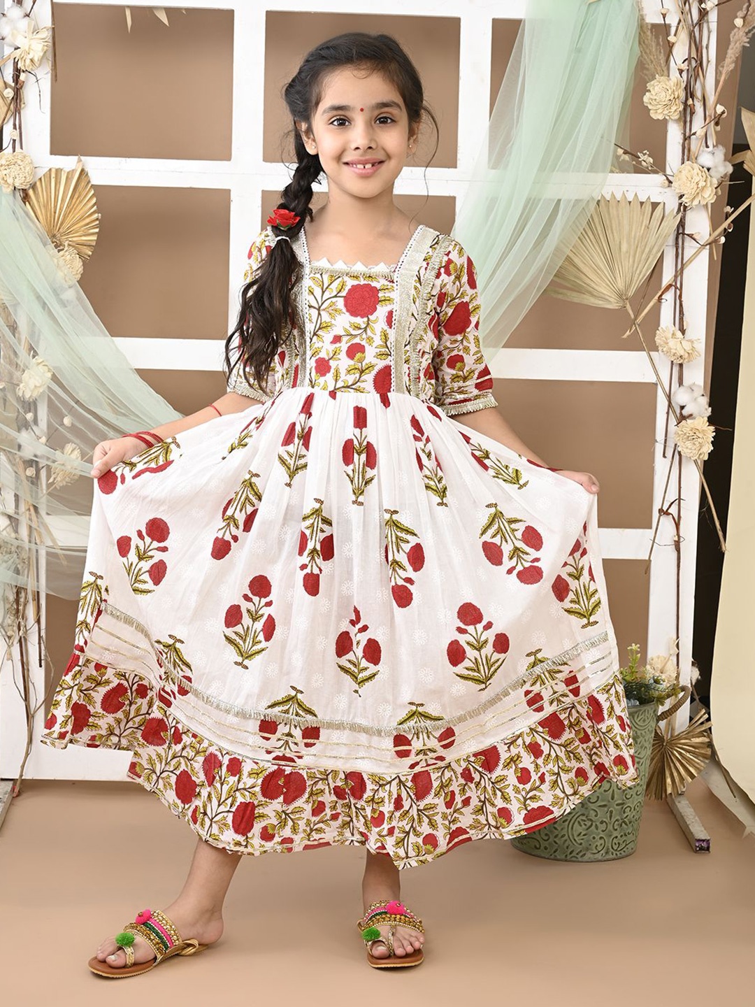 

LIL PITAARA Floral Printed Fit and Flare Maxi Dress, White
