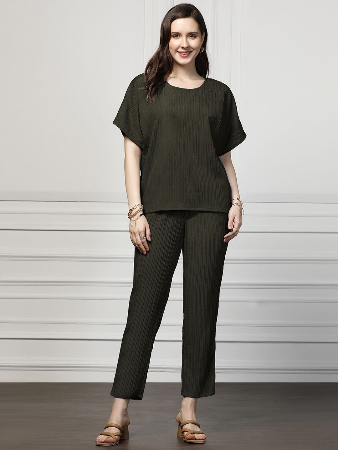 

OMPAX Round Neck Top With Trousers, Olive