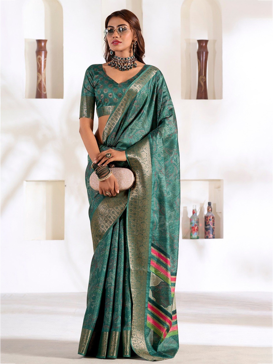 

MySilkLove Ethnic Motifs Zari Silk Blend Saree, Green