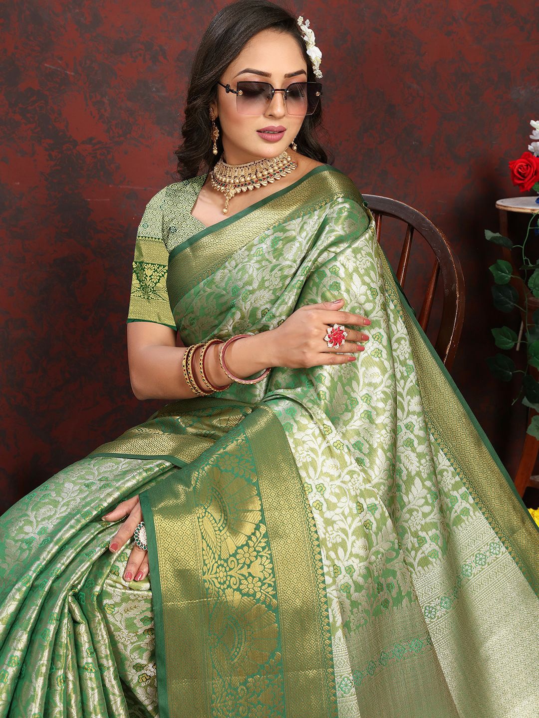 

NIWAA Woven Design Zari Kanjeevaram Saree, Green