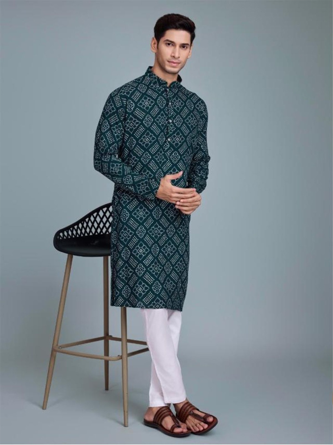 

ODETTE Geometric Printed Mandarin Collar Straight Kurta, Green