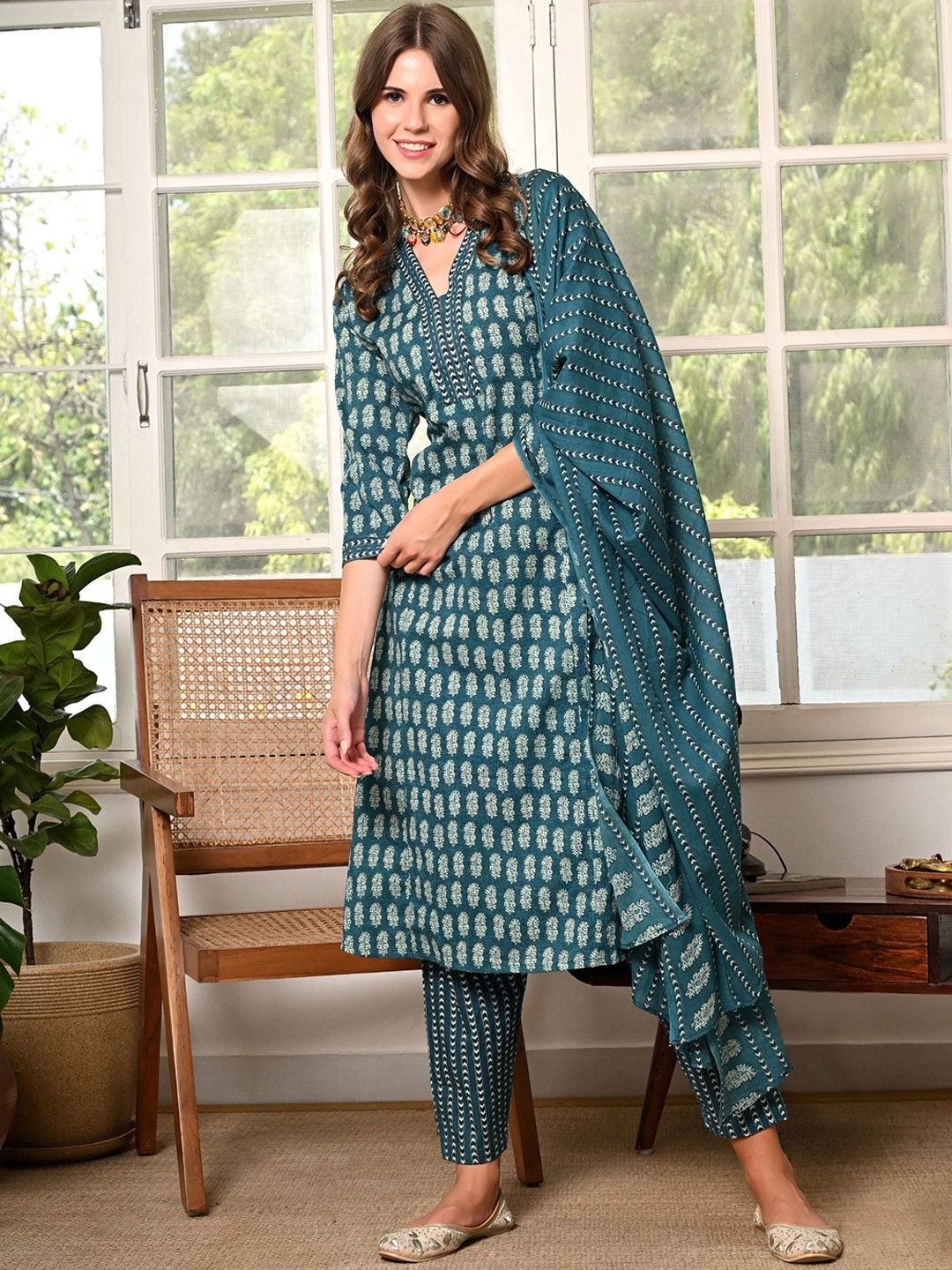 

Chandbaali Women Floral Printed Regular Pure Cotton Kurti with Trousers & With Dupatta, Blue