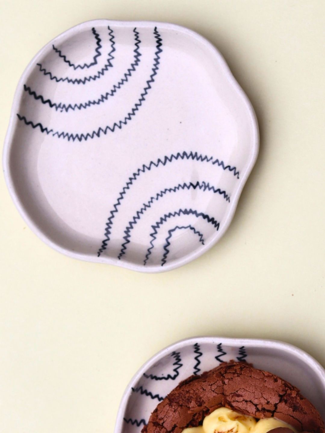 

WEAVING HOMES White 1 Pieces Printed Ceramic Food Platter