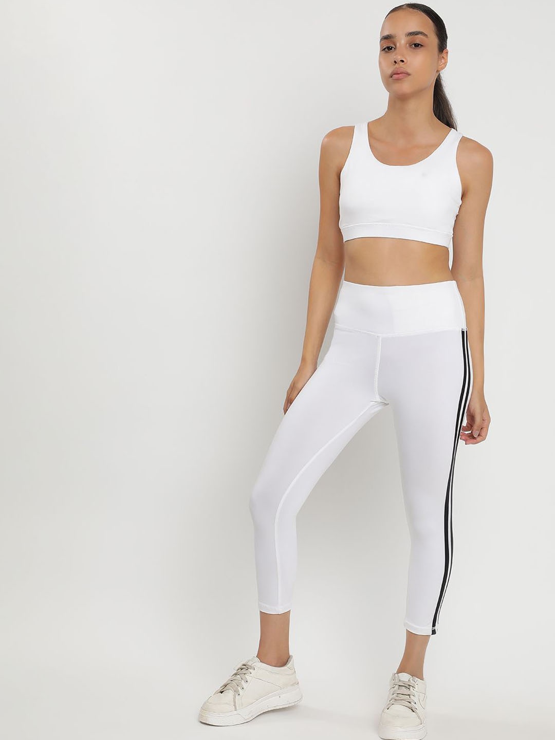 

Wearjukebox Synergy Sports Bra With High Rise Tights, White