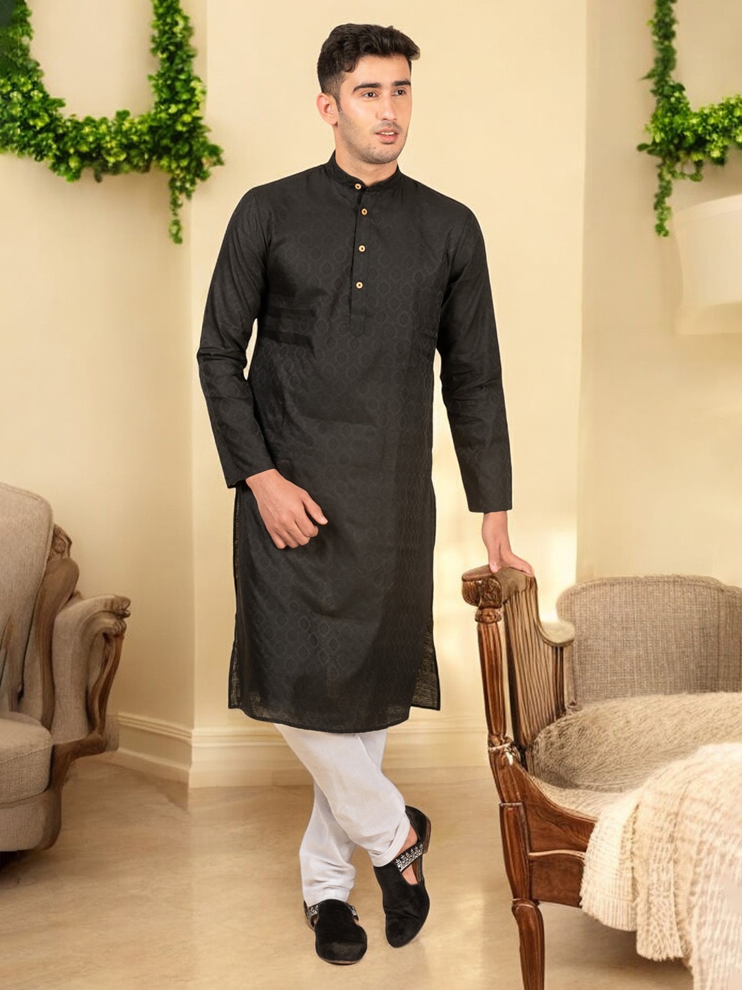 

TATTVA Floral Printed Regular Kurta with Pyjamas, Black
