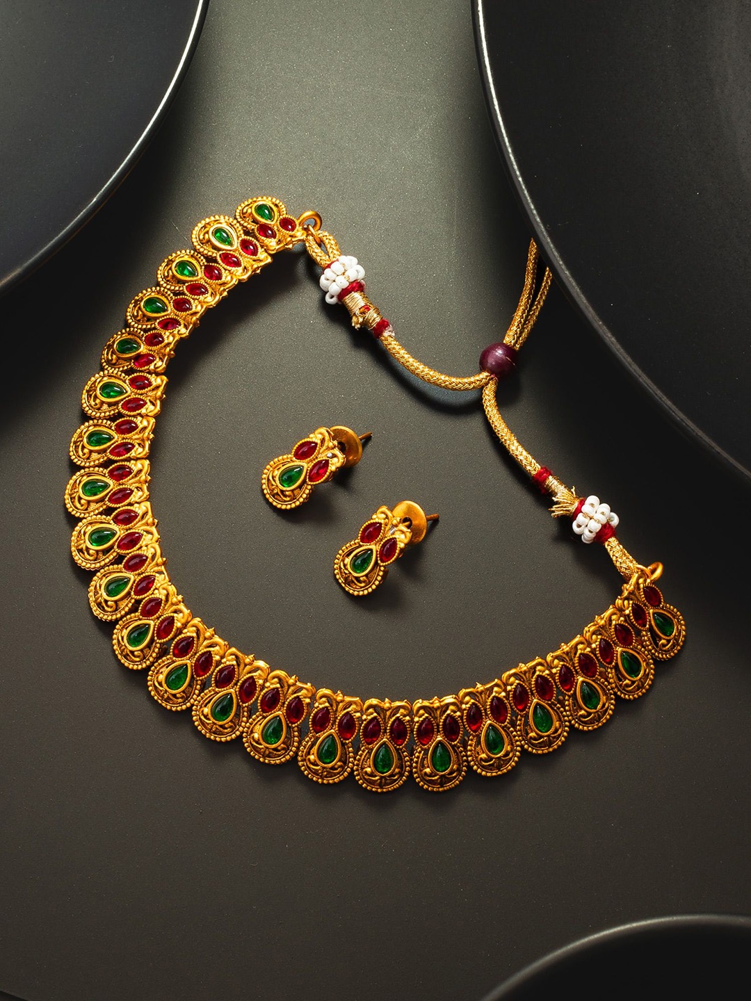 

aadita Gold-Plated Kundan-Studded Jewellery Set