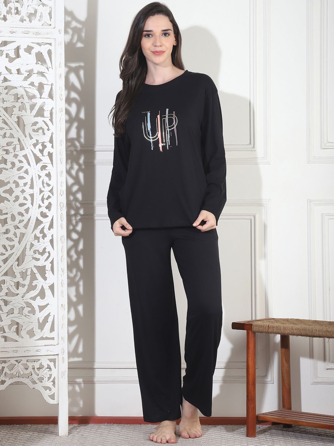 

Kanvin Women Printed Night suit, Black