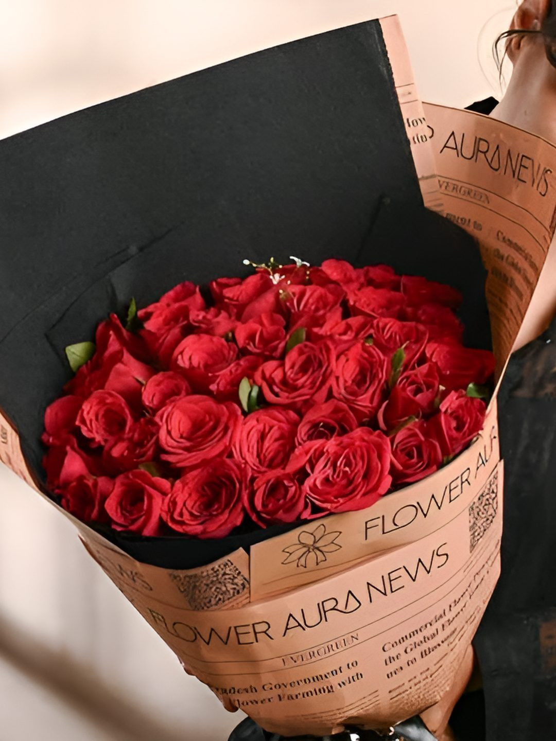 

Floweraura Red & Green 40 Pieces Fresh Roses Bouquet