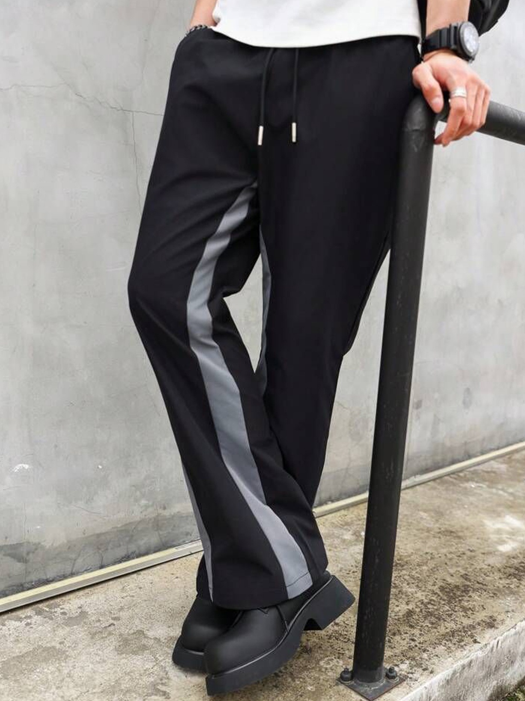 

TABADTOD Men Striped Relaxed Loose Fit Trousers, Black