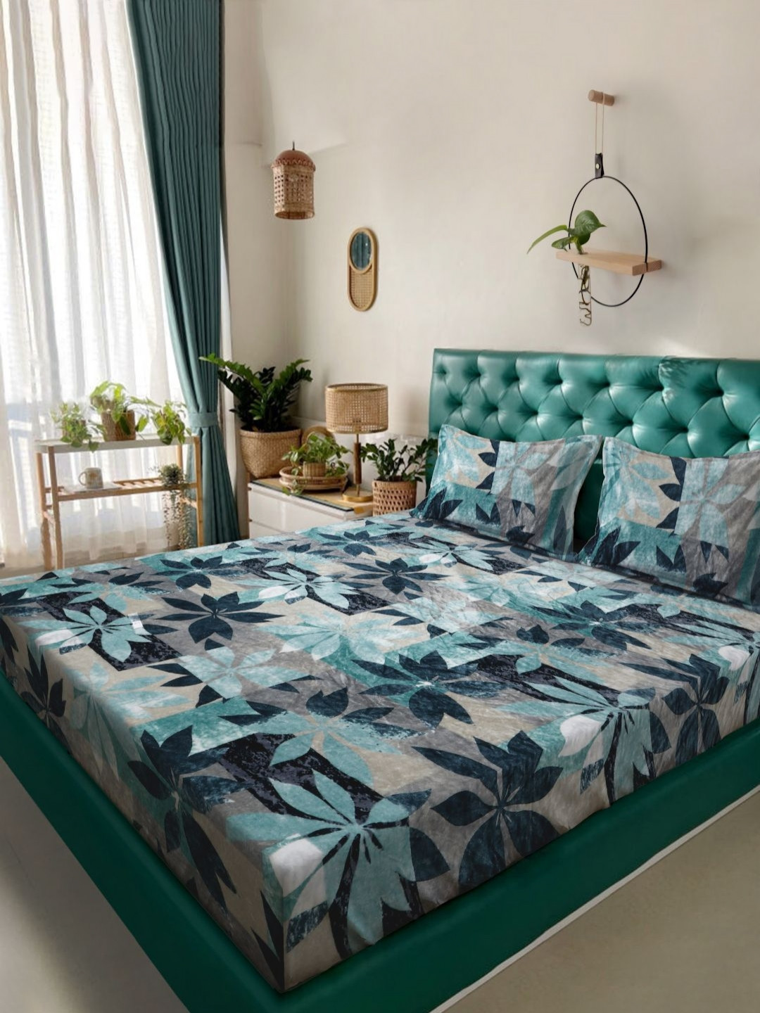 

KLOTTHE Green & Black Floral Printed 300TC Woolen Double King Bedsheet & Pillow Covers