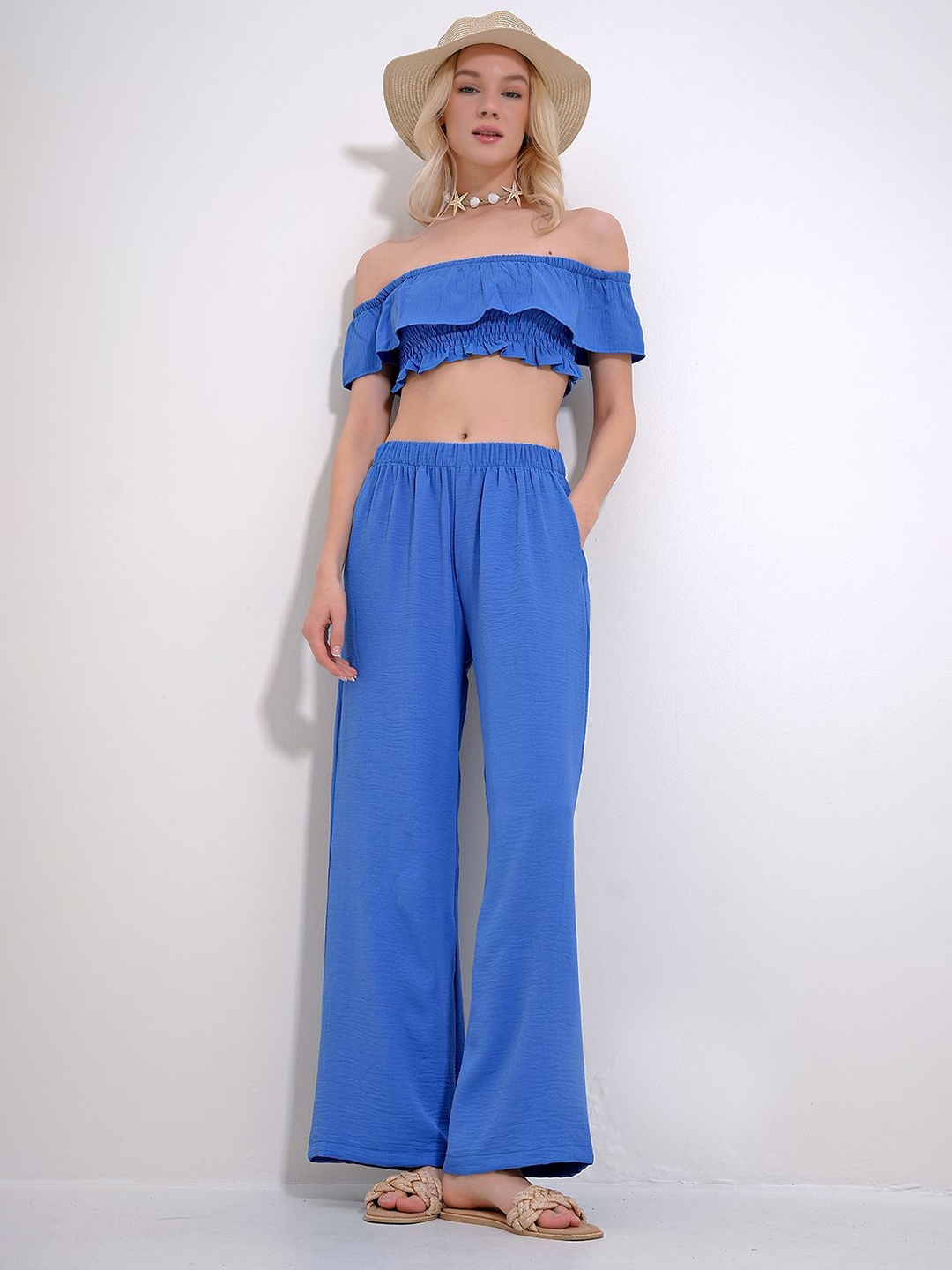 

Trend Alacati stili Off Shoulder Crop Top With Trousers Co-Ords, Blue