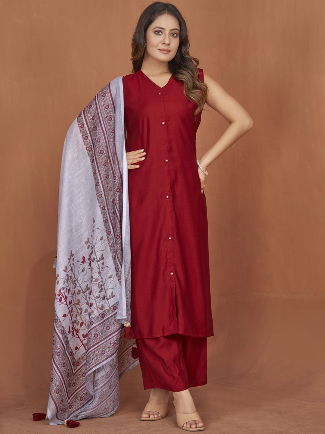 

STYLE SAMSARA V-Neck Regular Kurta With Trousers & Linen Printed Dupatta, Maroon